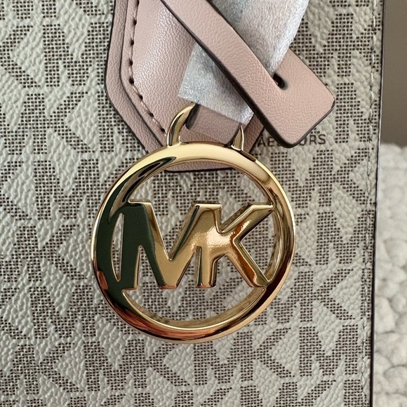 Michael Kors Cream and Pink Mini Bag - Picture 4 of 16